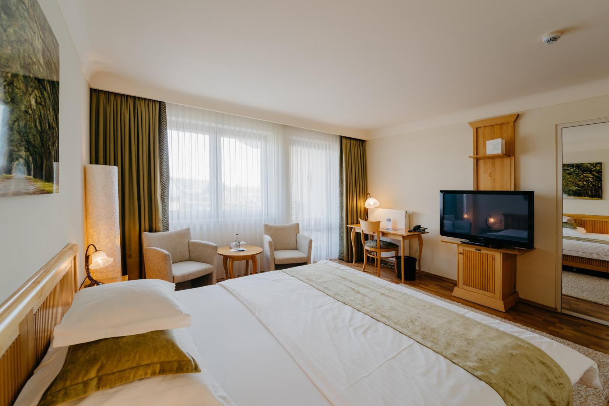 Hotel Waldkrug Delbruck Exterior photo
